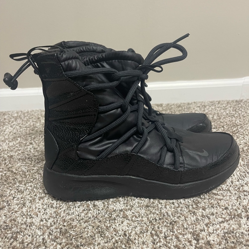 Women’s Nike Tanjun High Rise - Size 7